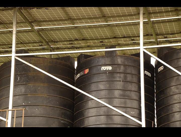 Water tank maintenance and cleaning service